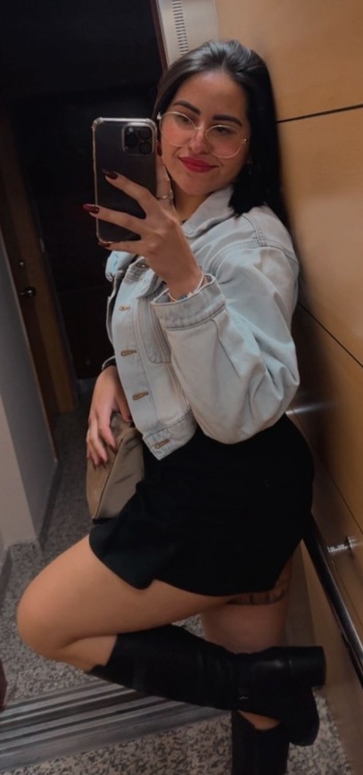 618377253 | SHARON | Chica