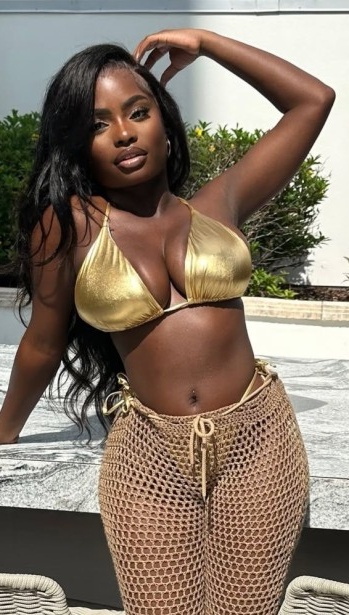 613656418 | NAOMI | Chica