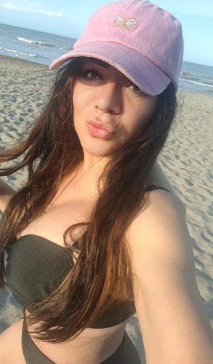 641903447 | LUCIA | Chica