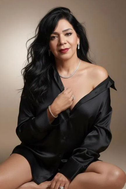 641903447 | LUCIA | Chica