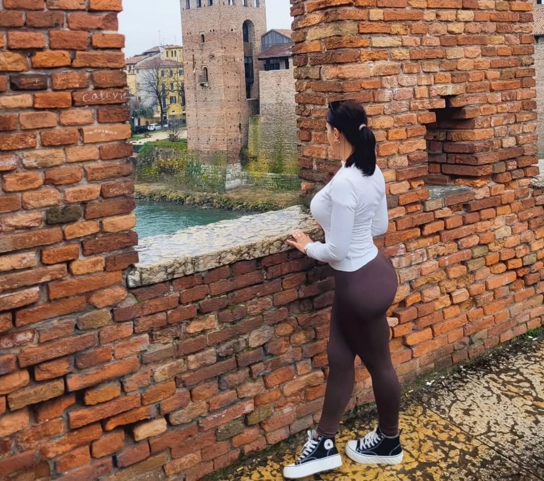 613882978 | ANGELA | Chica