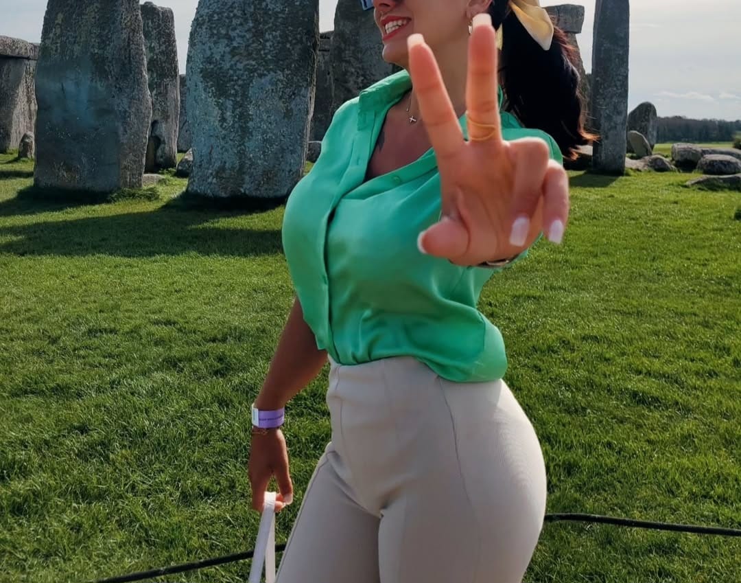 613882978 | ANGELA | Chica