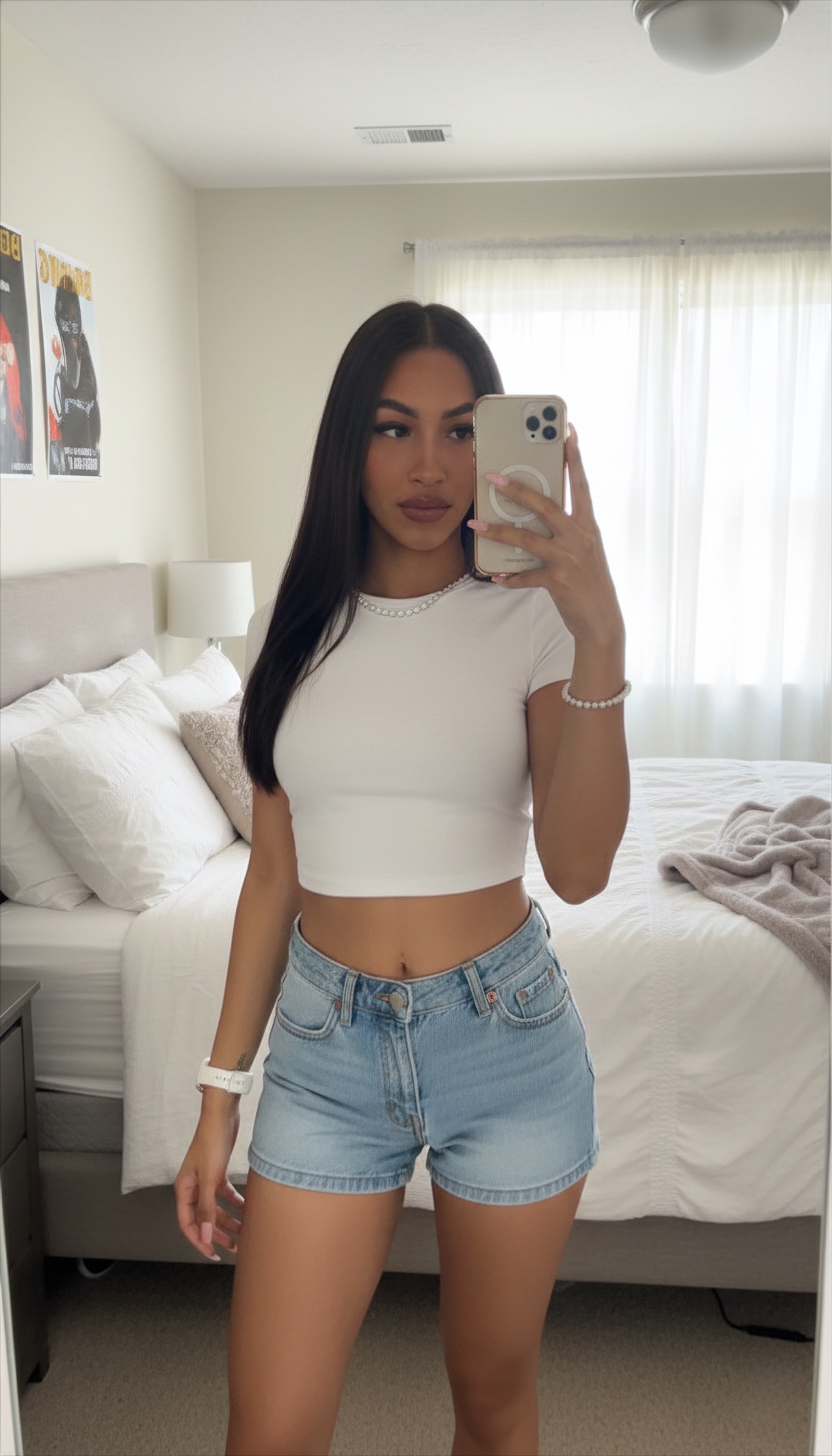 641562931 | CHLOEE | Chica