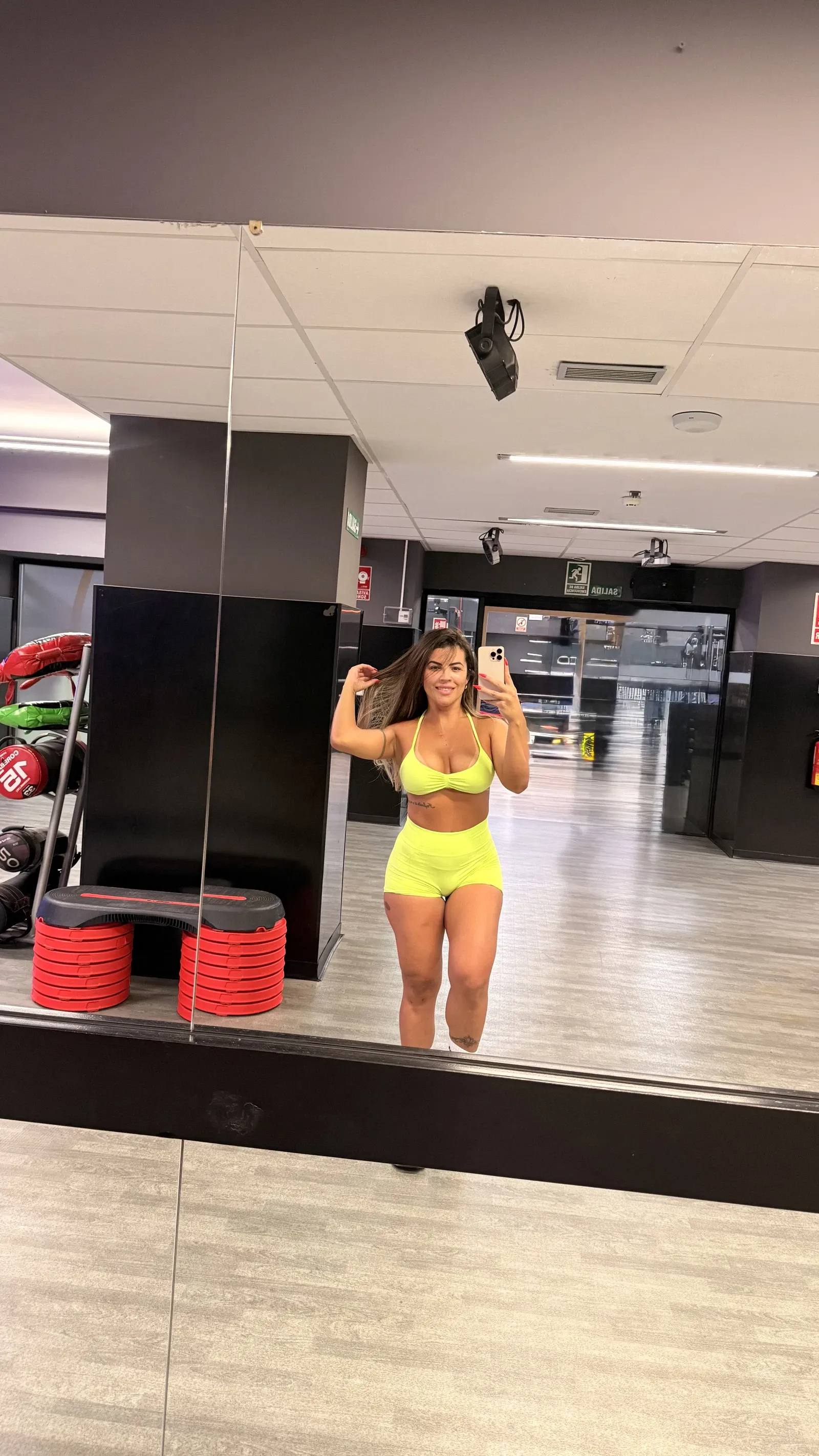 686510965 | MARY FÉNIX | Chica