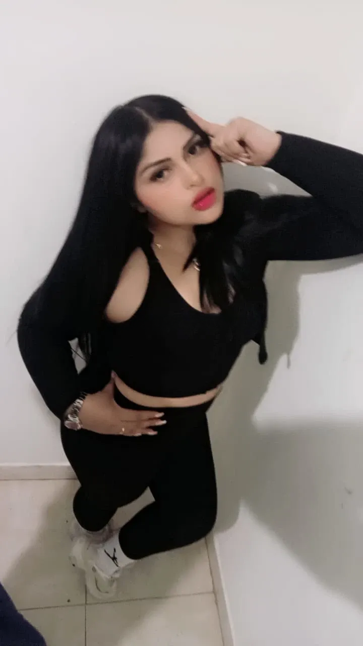 667037085 | KAROLAY | Chica