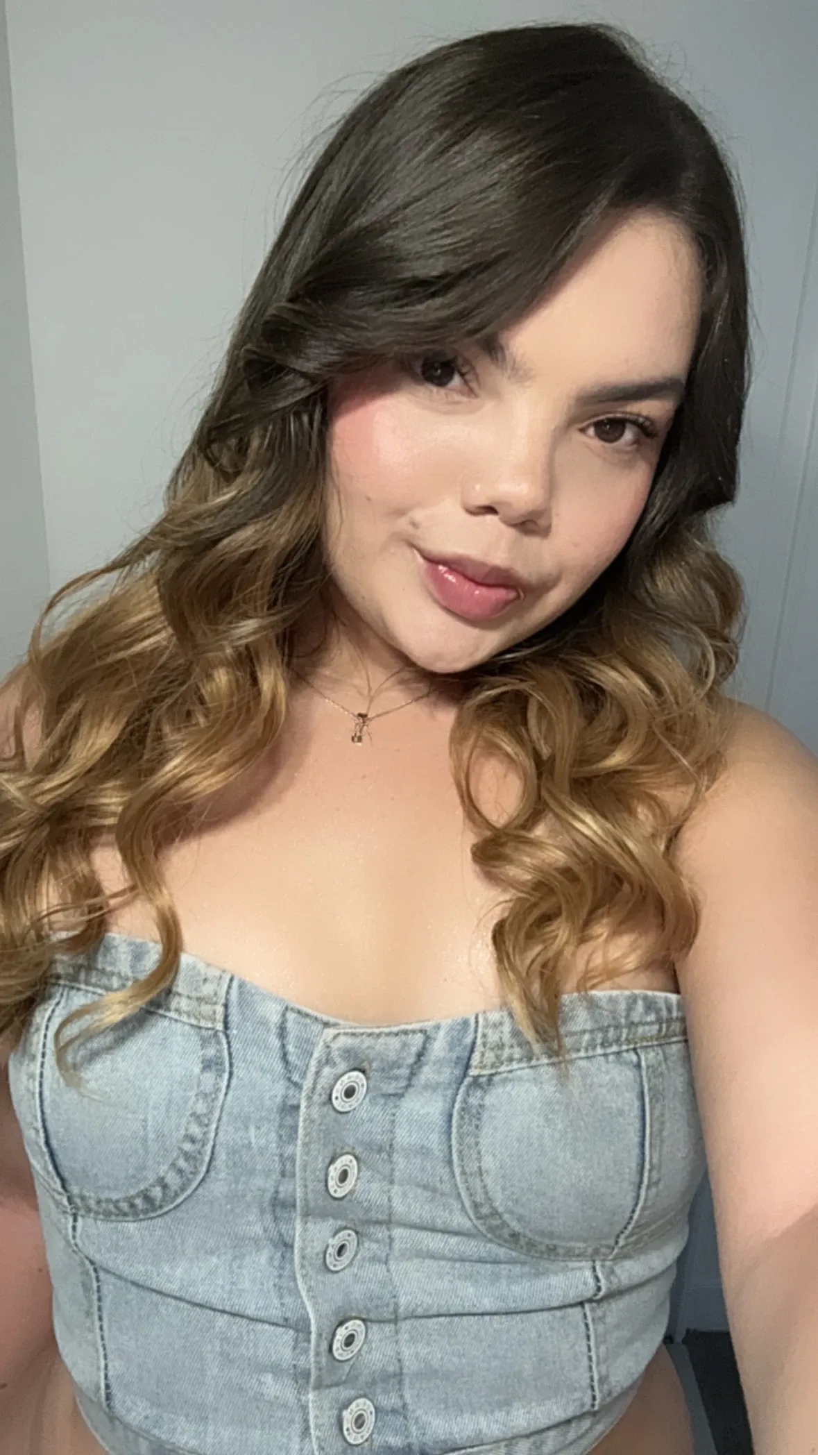 742069810 | MIA | Chica