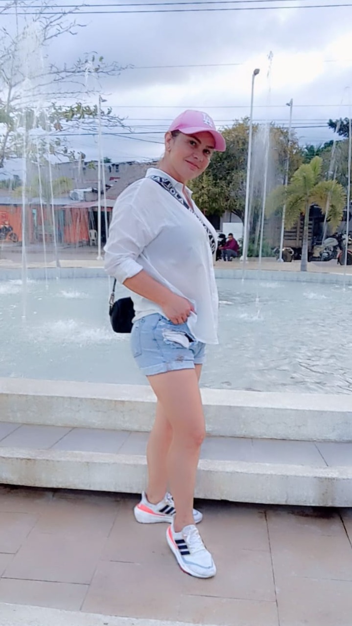 698375652 | SARA | Chica