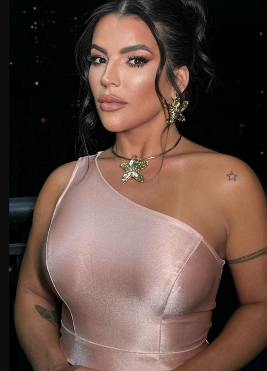 686510965 | MARY FÉNIX | Chica