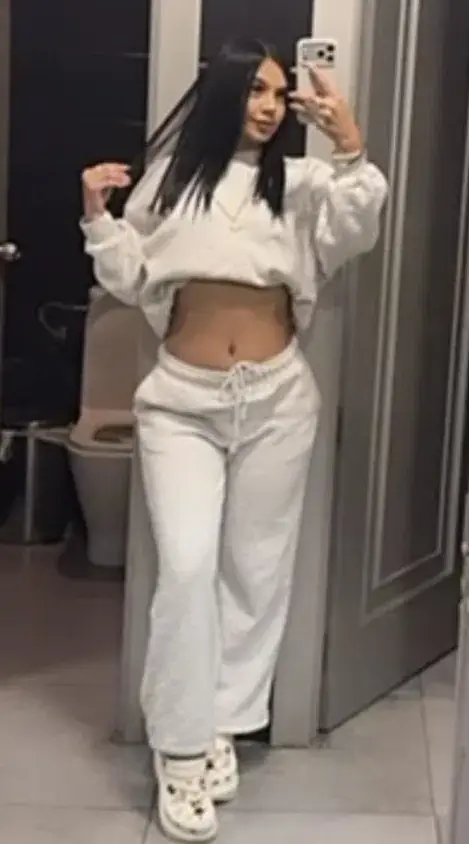 664376082 | KARINA | Chica