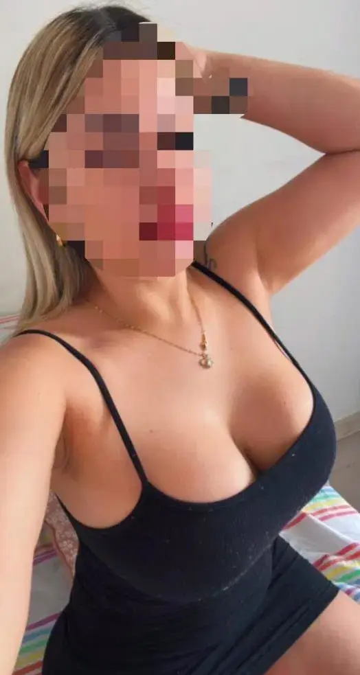 610388471 | SELENA | Chica