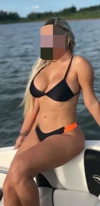 610388471 | SELENA | Chica