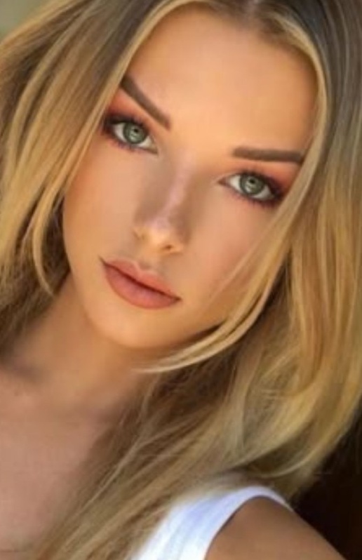 611331077 | SONIA | Chica