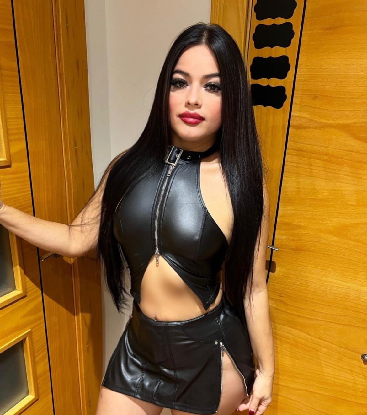 613365080 | BRITANNY | Chica