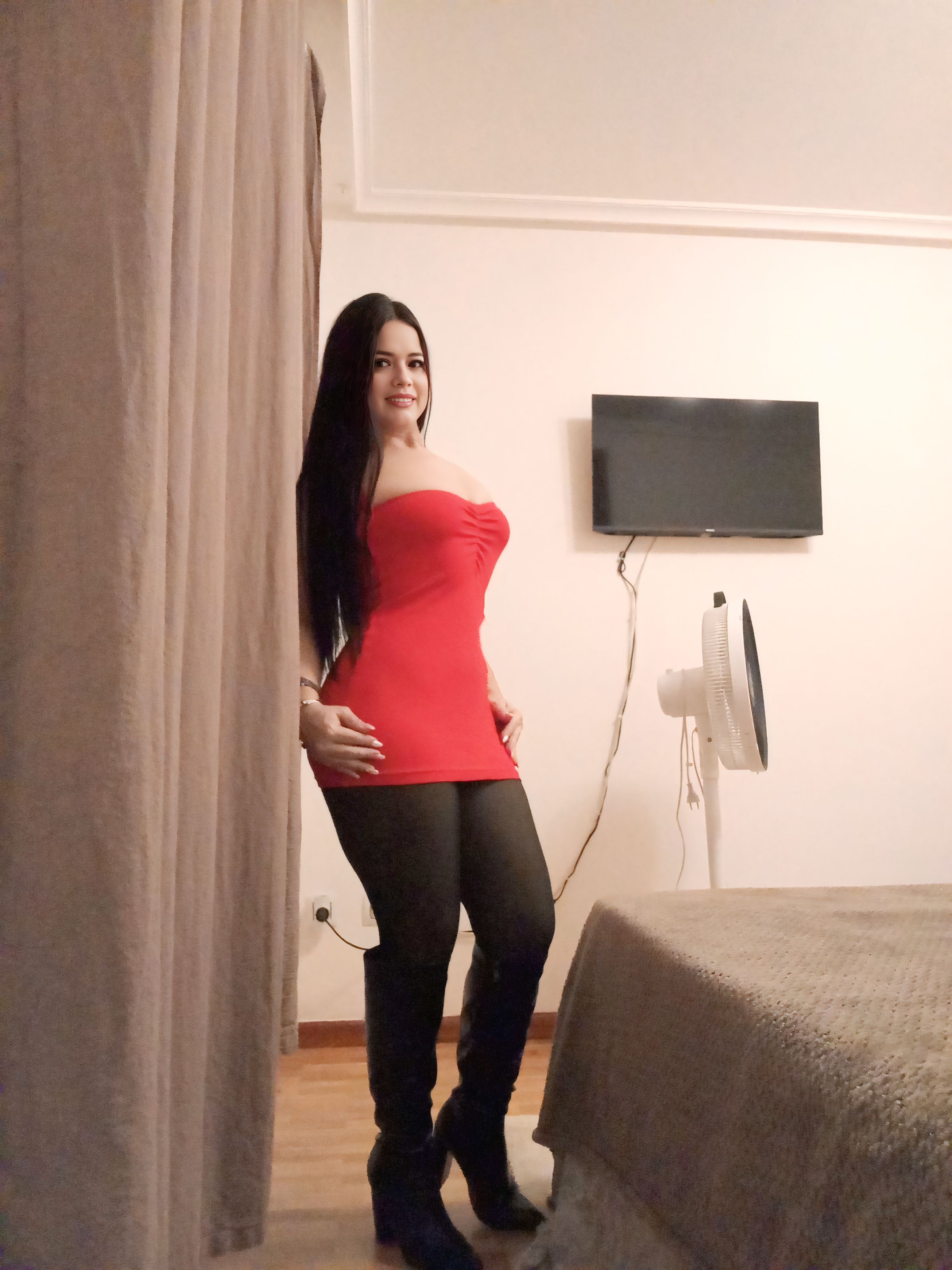 613365080 | BRITANNY | Chica