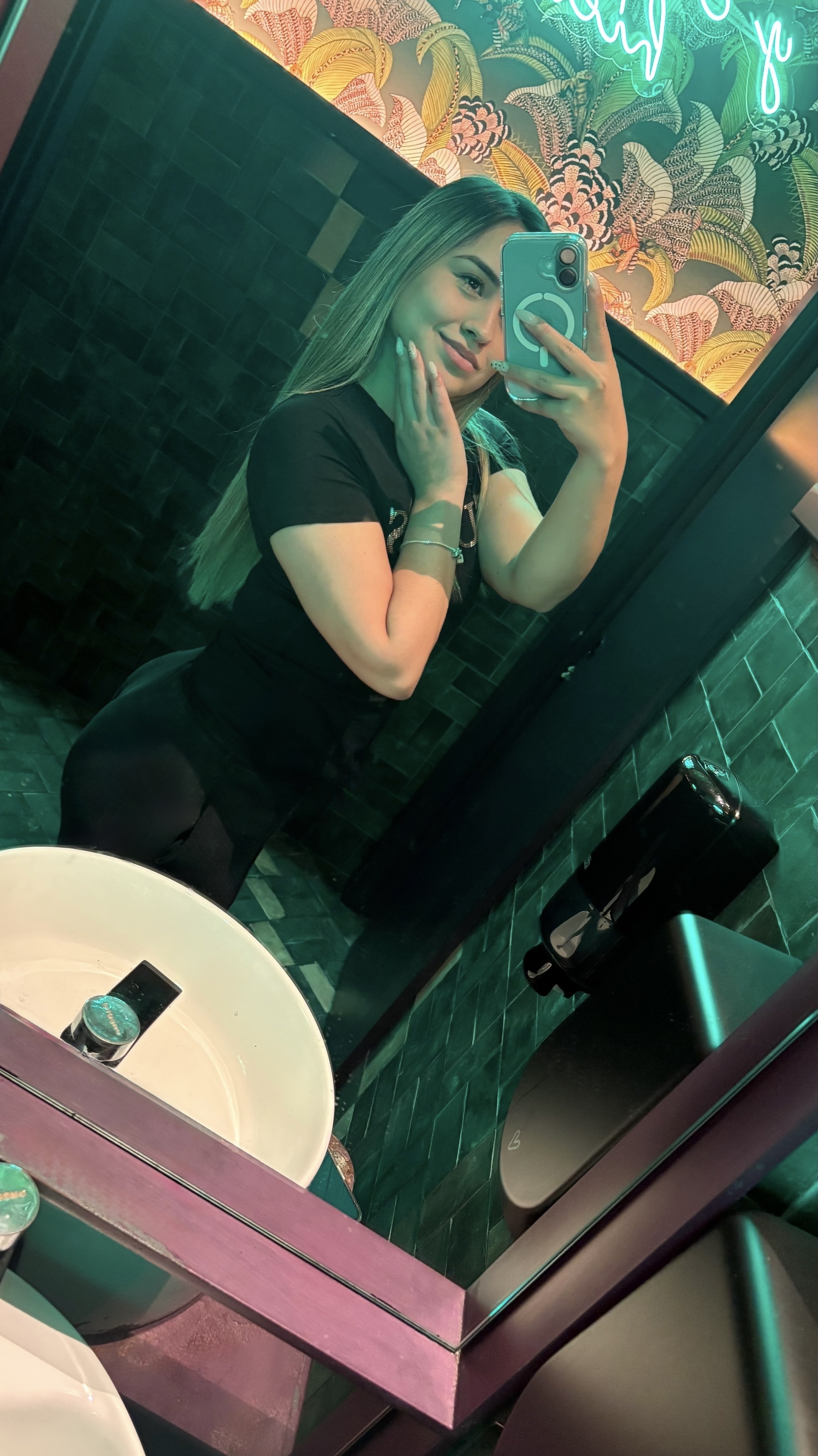 654984323 | ARIADNA | Chica