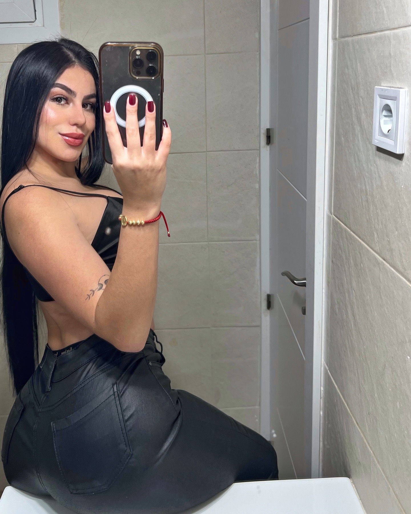 612217639 | KARINA | Chica