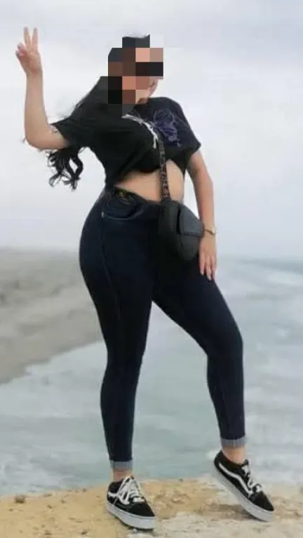 666430950 | SOFIA | Chica