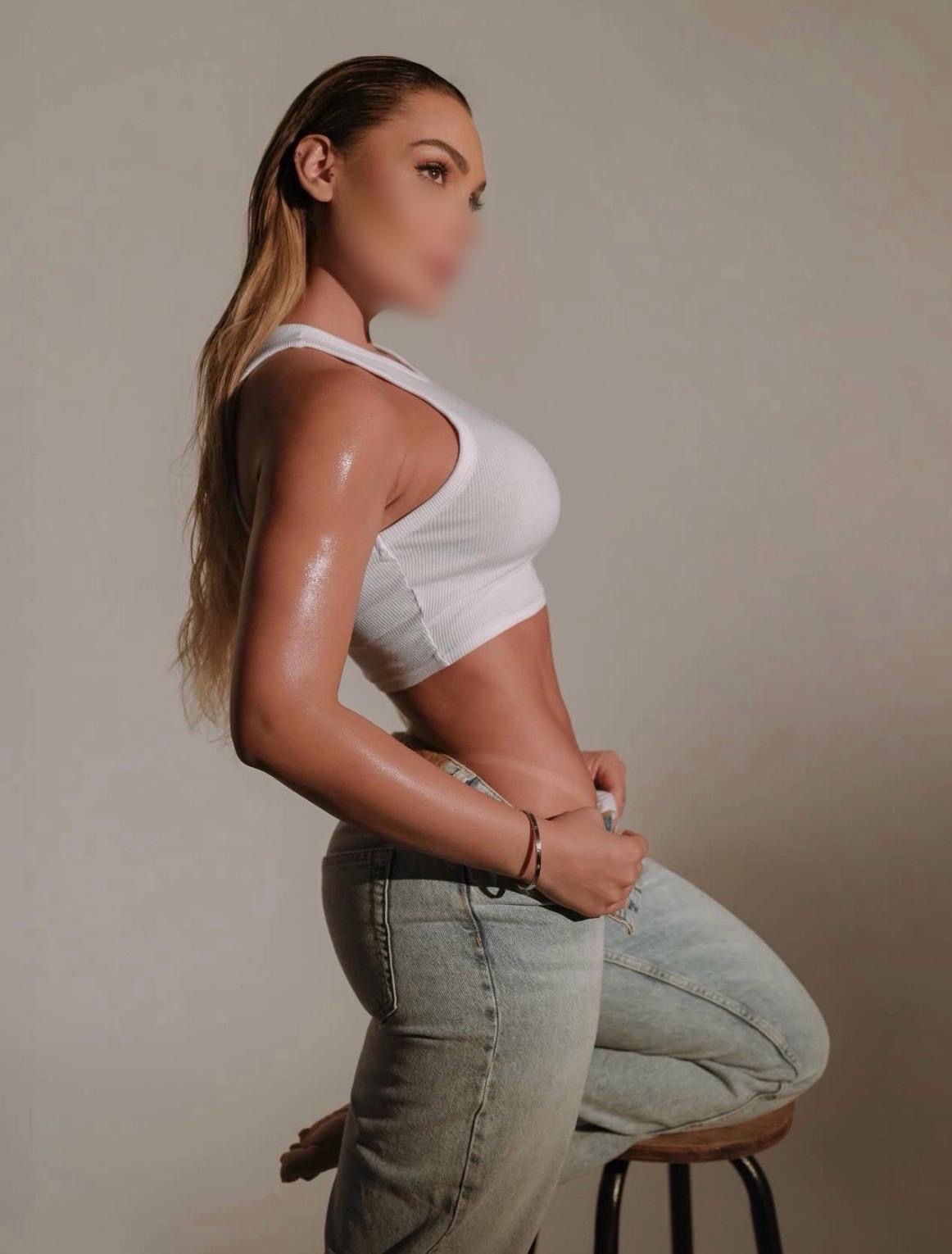 698996386 | NATY | Chica