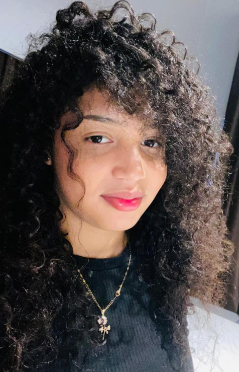 742082398 | DANIELA | Chica