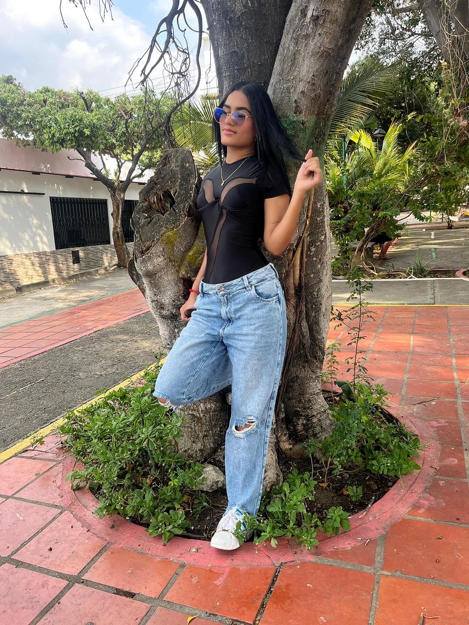 613498058 | ABRIL | Chica