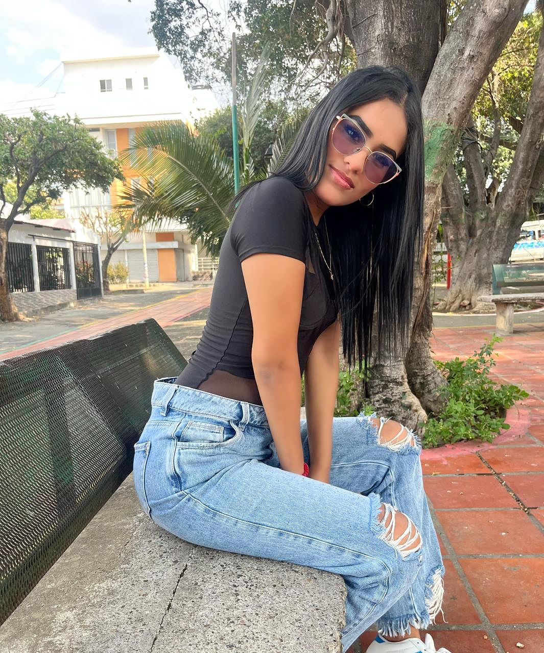 613498058 | ABRIL | Chica