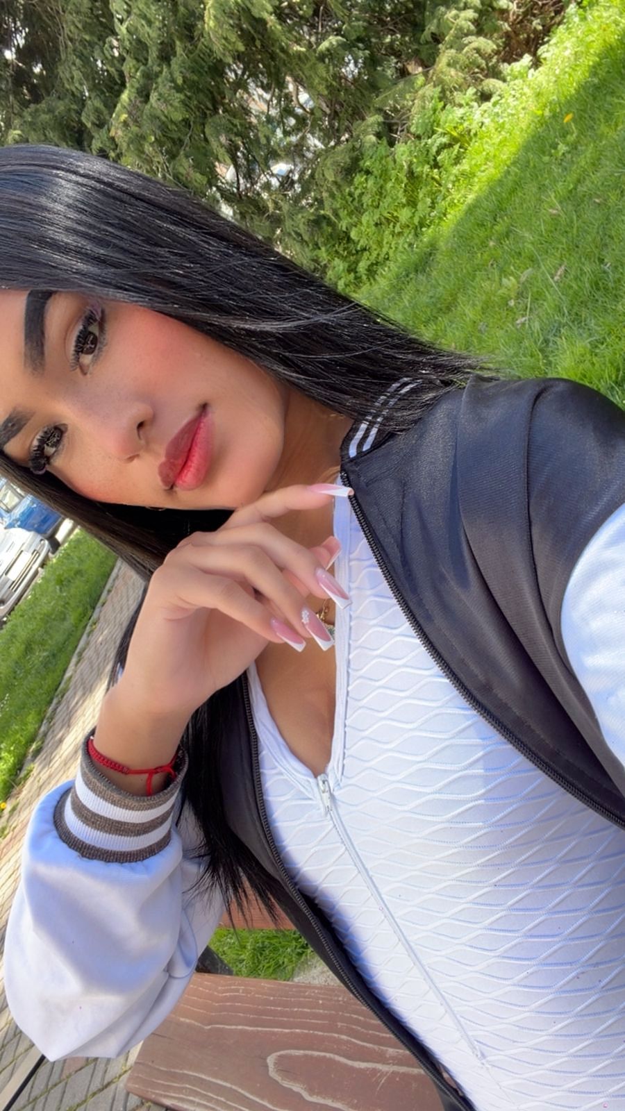 613498058 | ABRIL | Chica