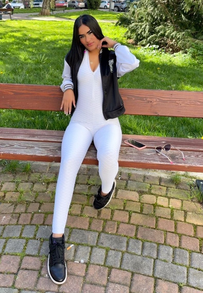 613498058 | ABRIL | Chica