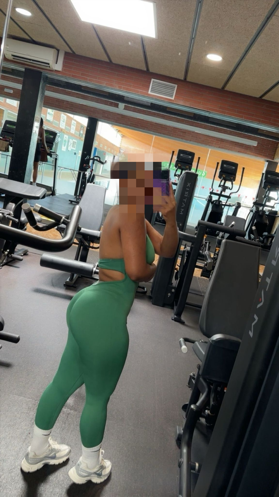 604343966 | LIA | Chica