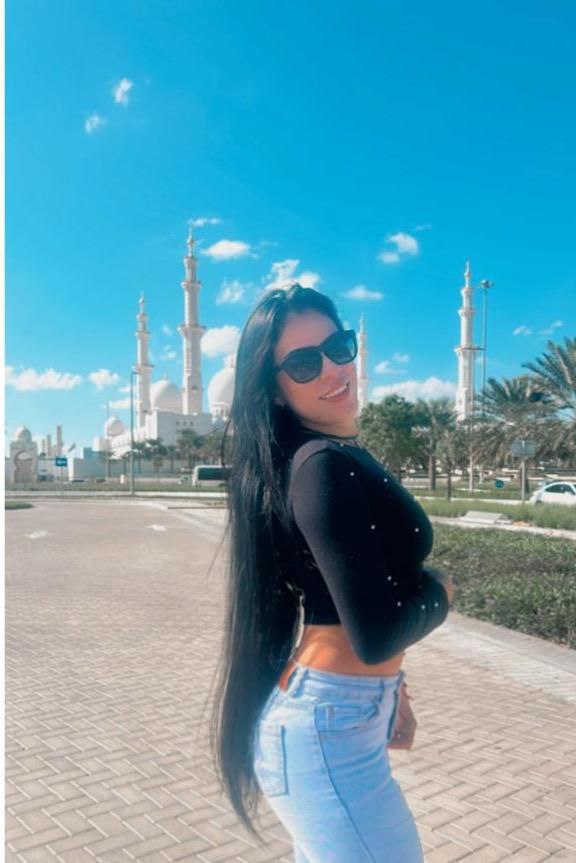 695343309 | MIA | Chica