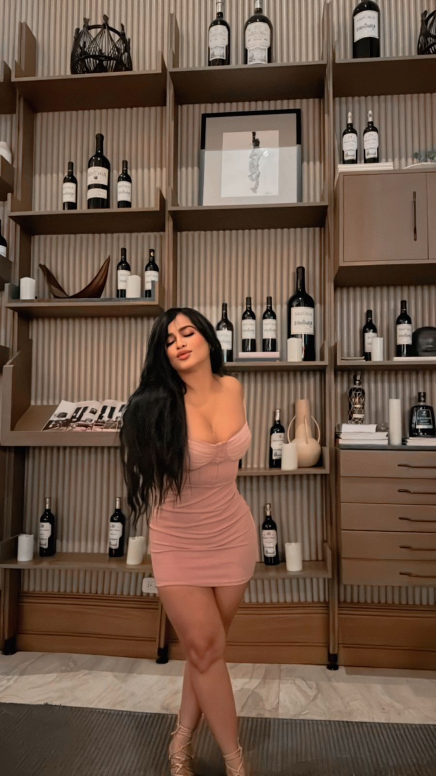 601864309 | MIA | Chica