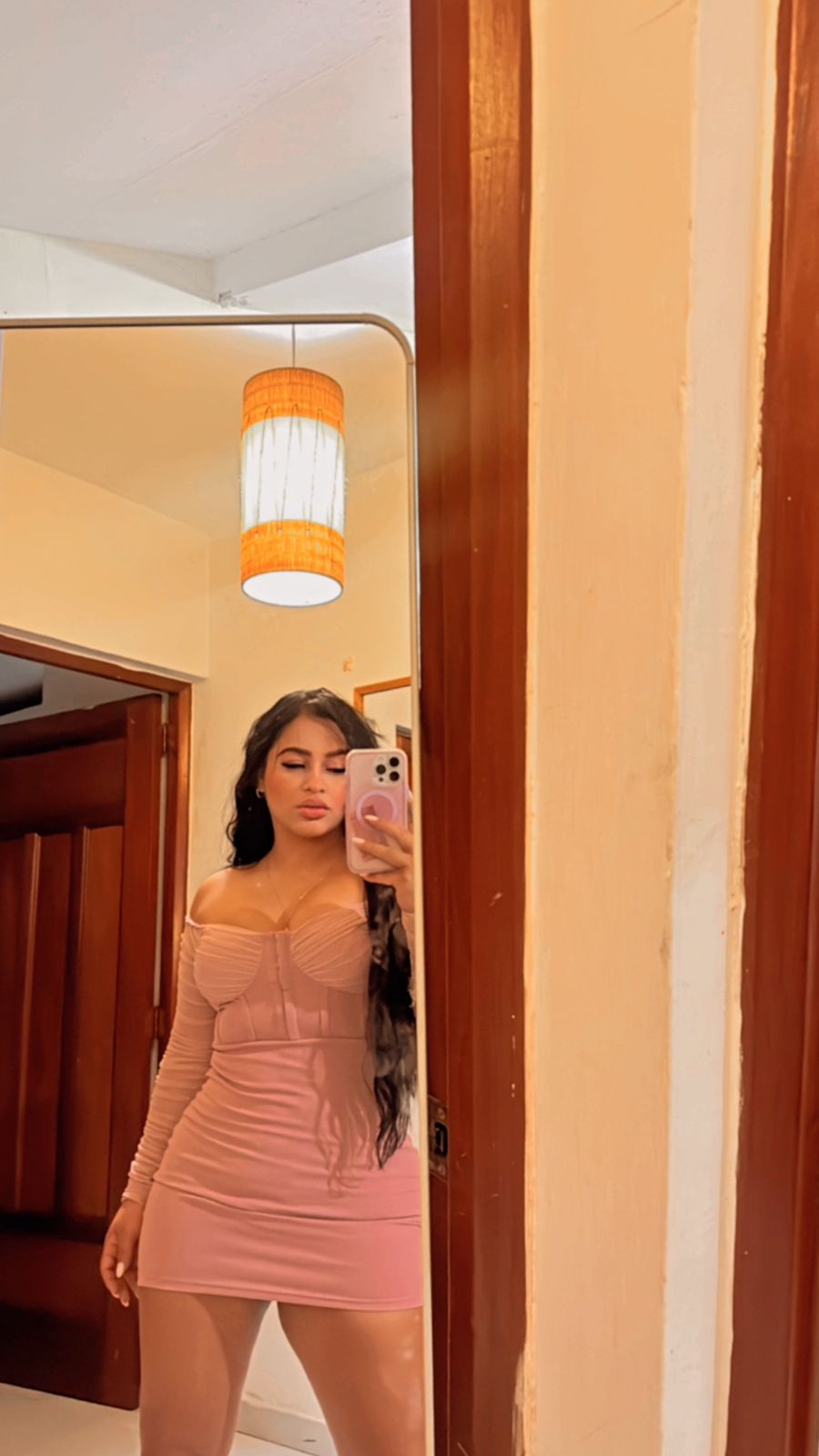 601864309 | MIA | Chica