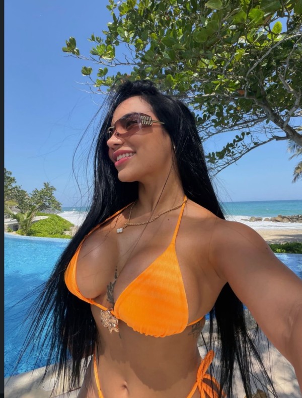 611334387 | SASHA | Chica