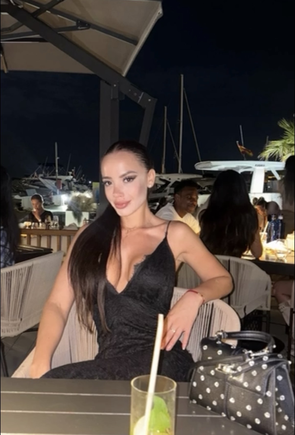 617432489 | JULIETA | Chica