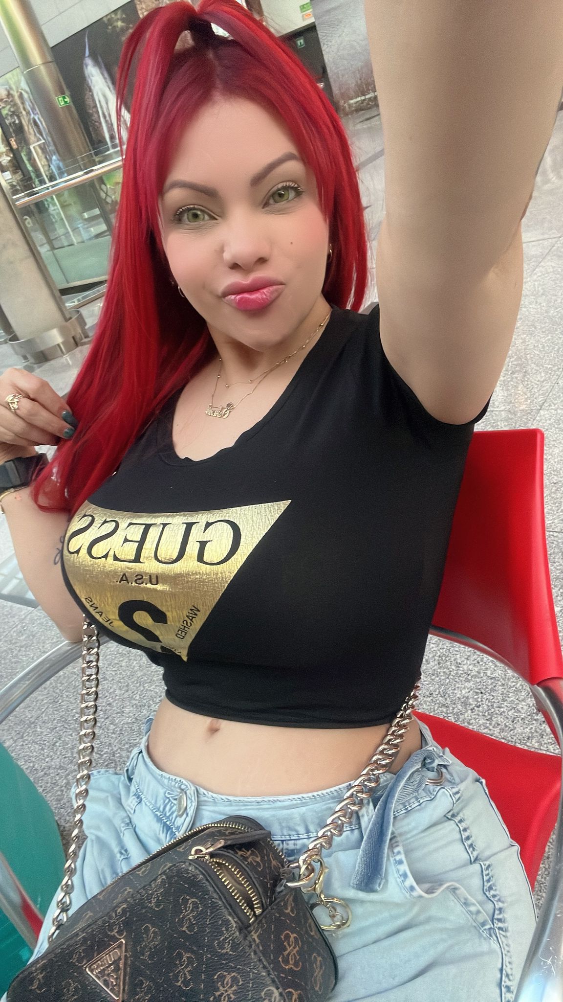 613832371 | CANDY | Chica