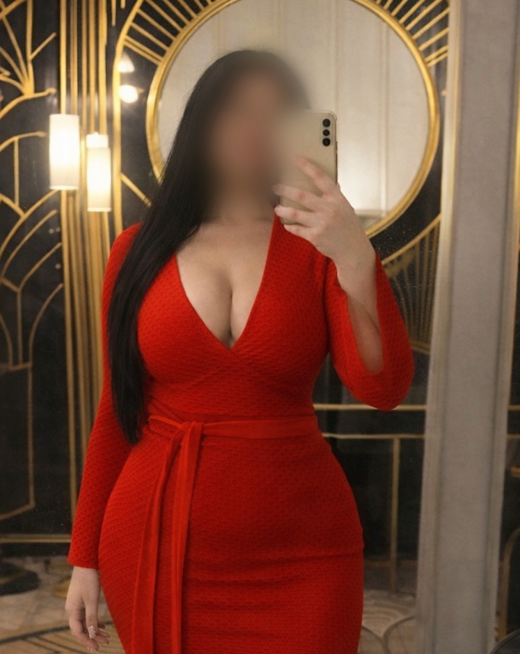 643448920 | HADE | Chica