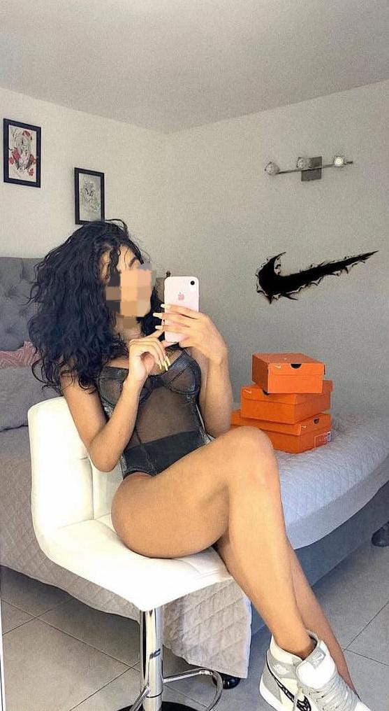 631558327 | BRUNINHA | Chica