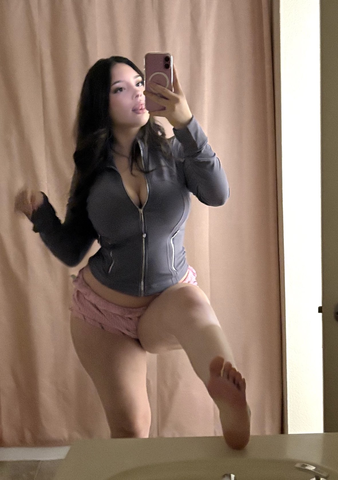 603131107 | LAURA | Chica