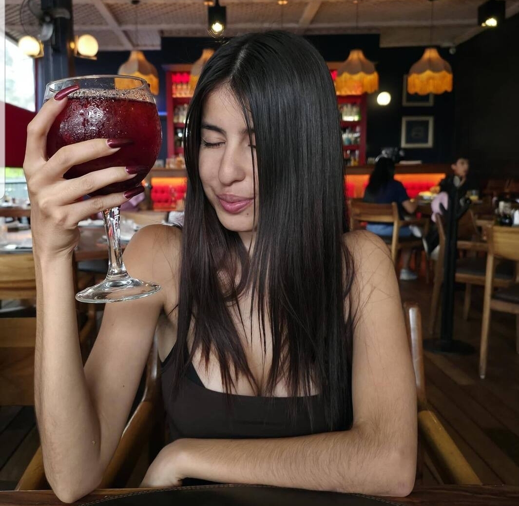 623165779 | LUNA | Chica