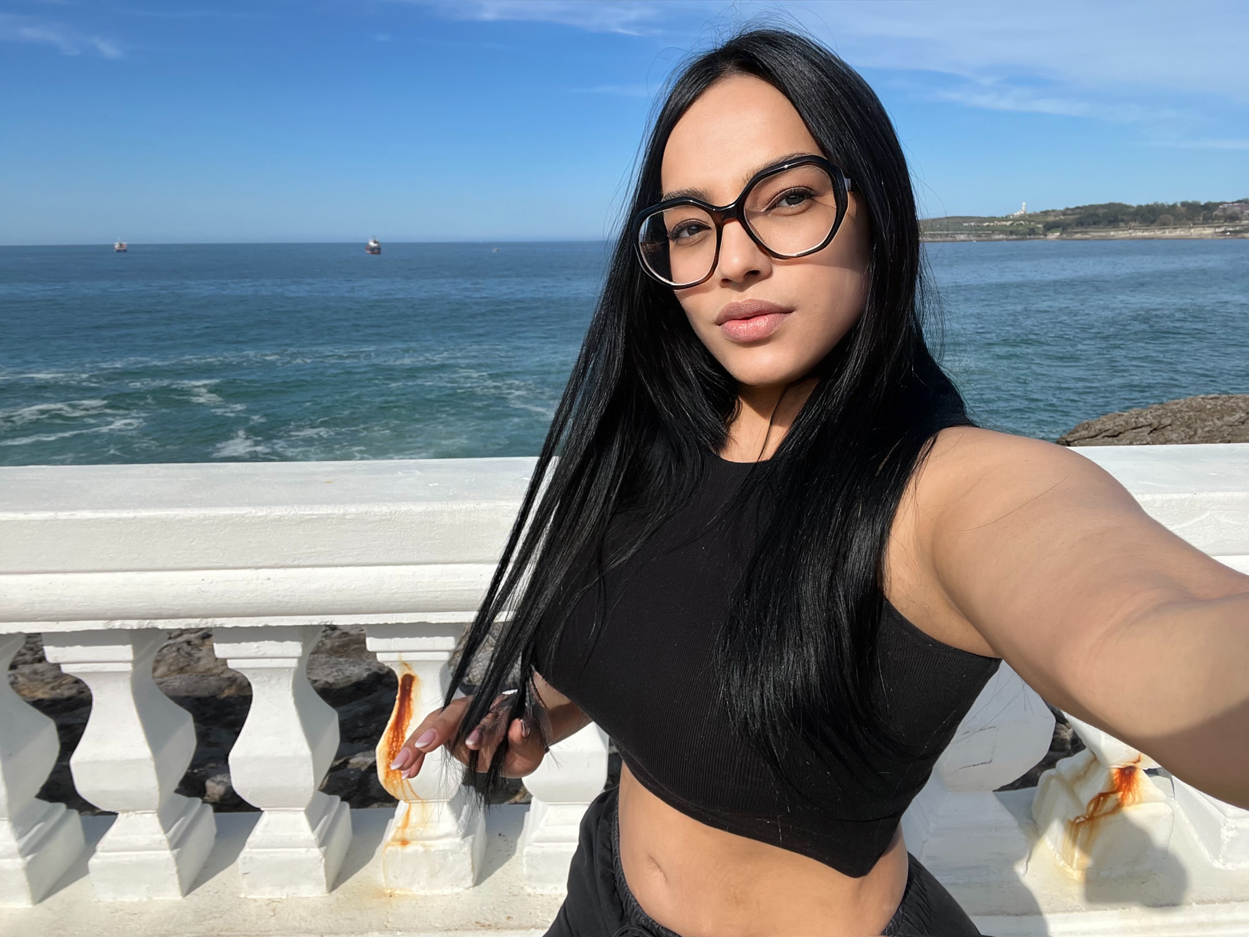 742093050 | MONSERRAT | Chica