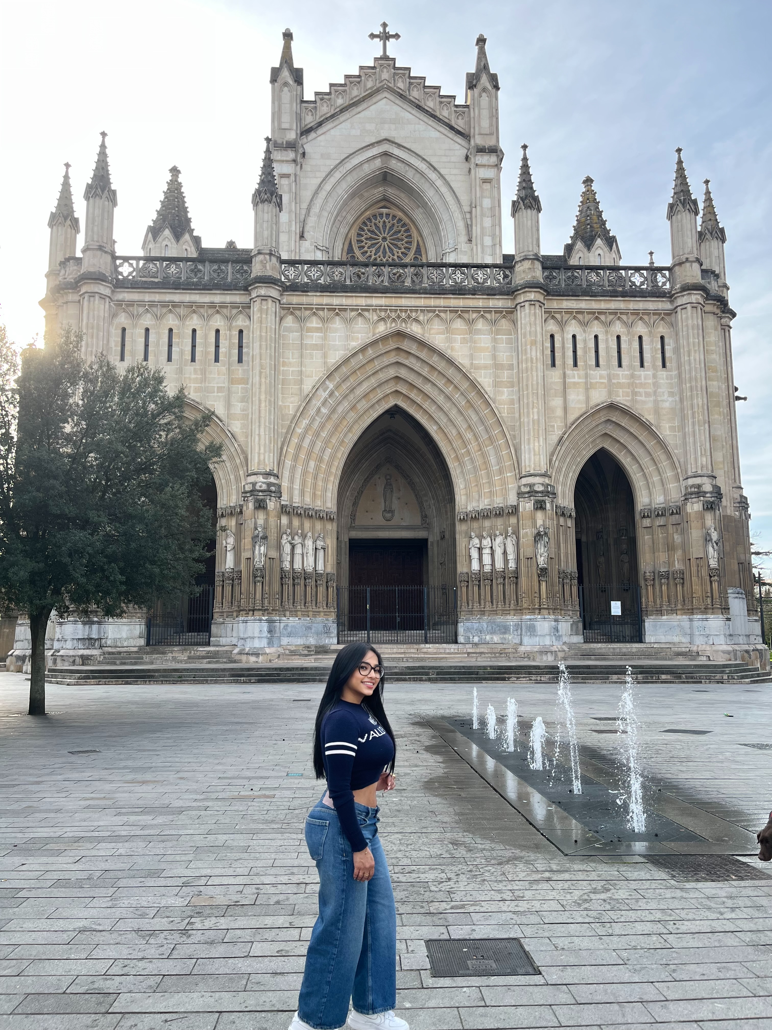 742093050 | MONSERRAT | Chica