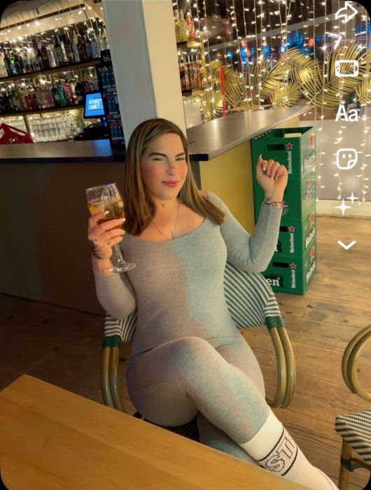 672843773 | ASHELY | Chica