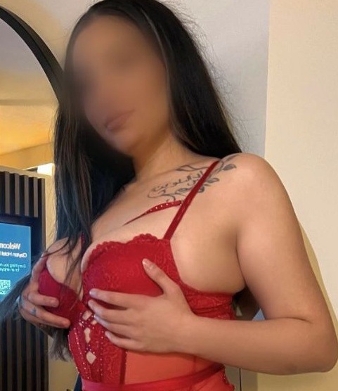 631511874 | NAOKO | Chica