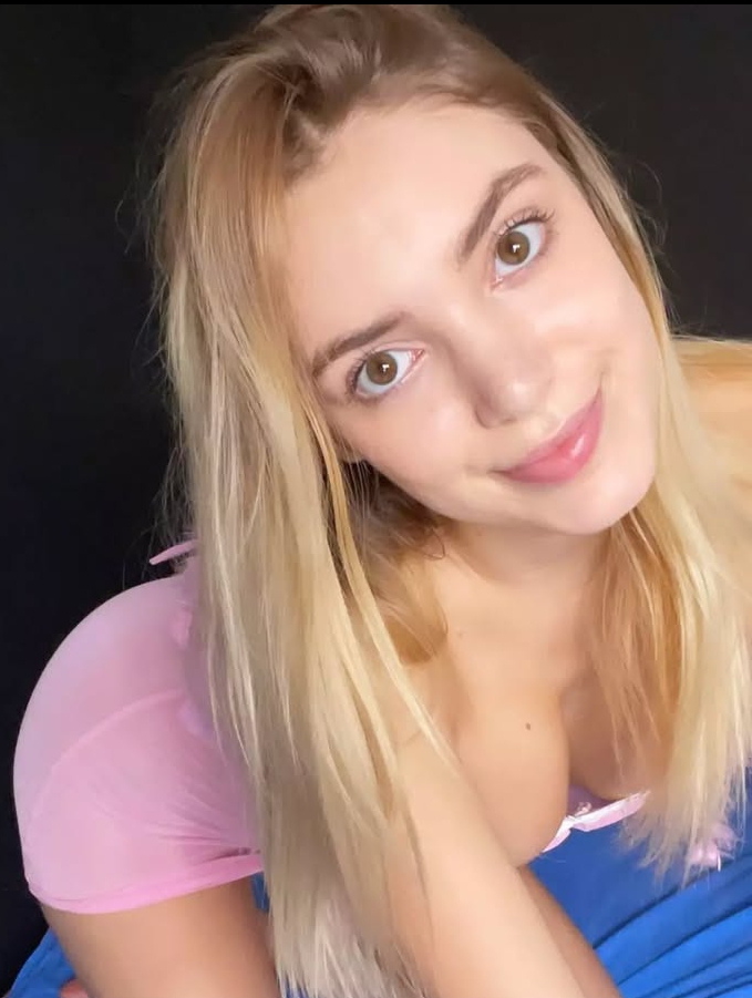 623247541 | PUTELLAS | Chica