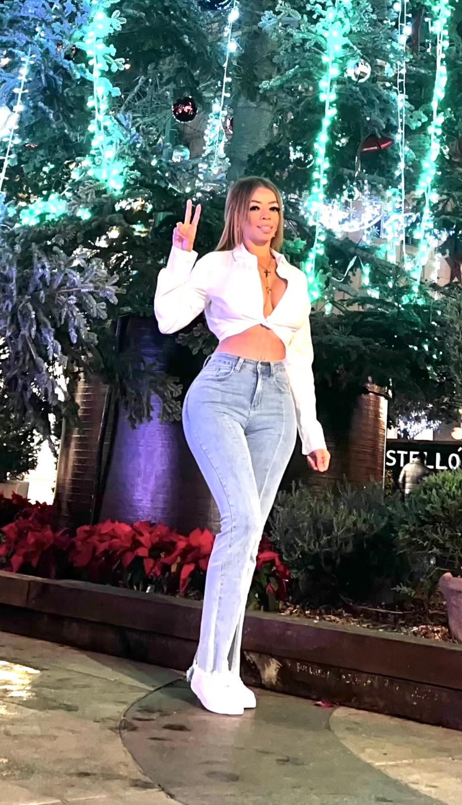 627516379 | ANDREA | Chica