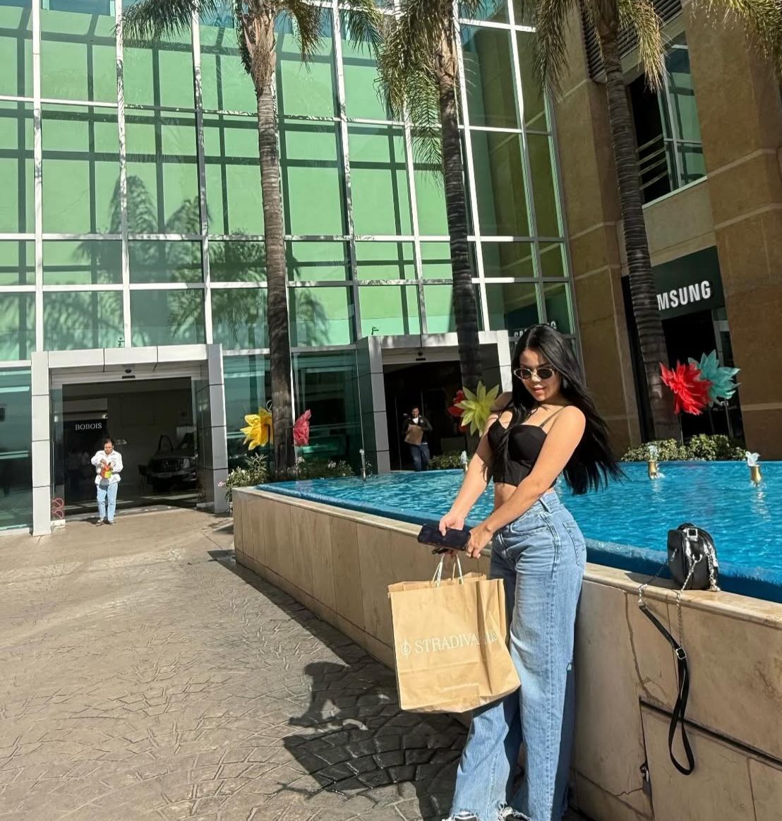 613881748 | ALICE | Chica