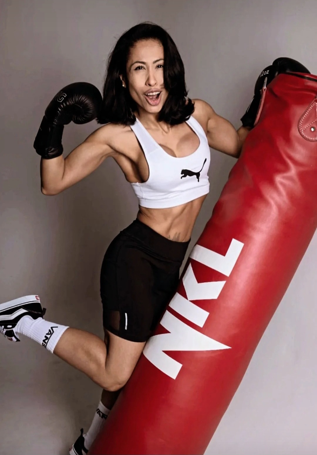 602703743 | LAURA | Chica