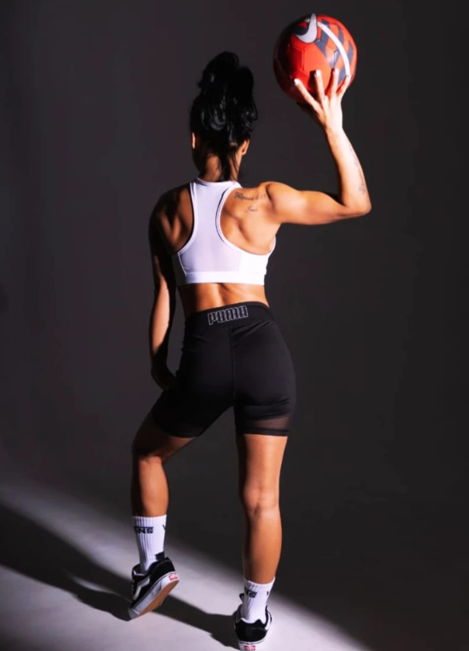602703743 | LAURA | Chica