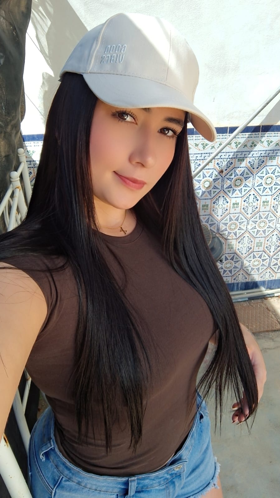 641300948 | SALOME | Chica