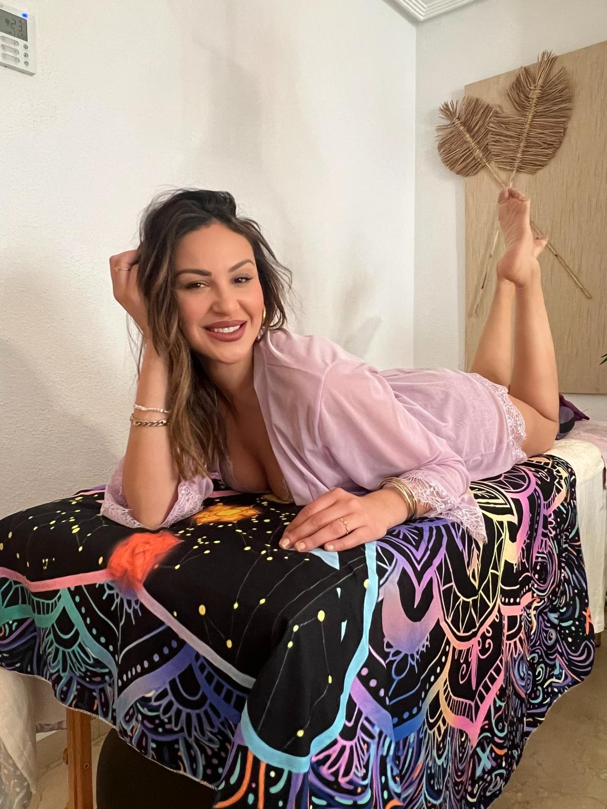 643949024 | LAURA | Chica