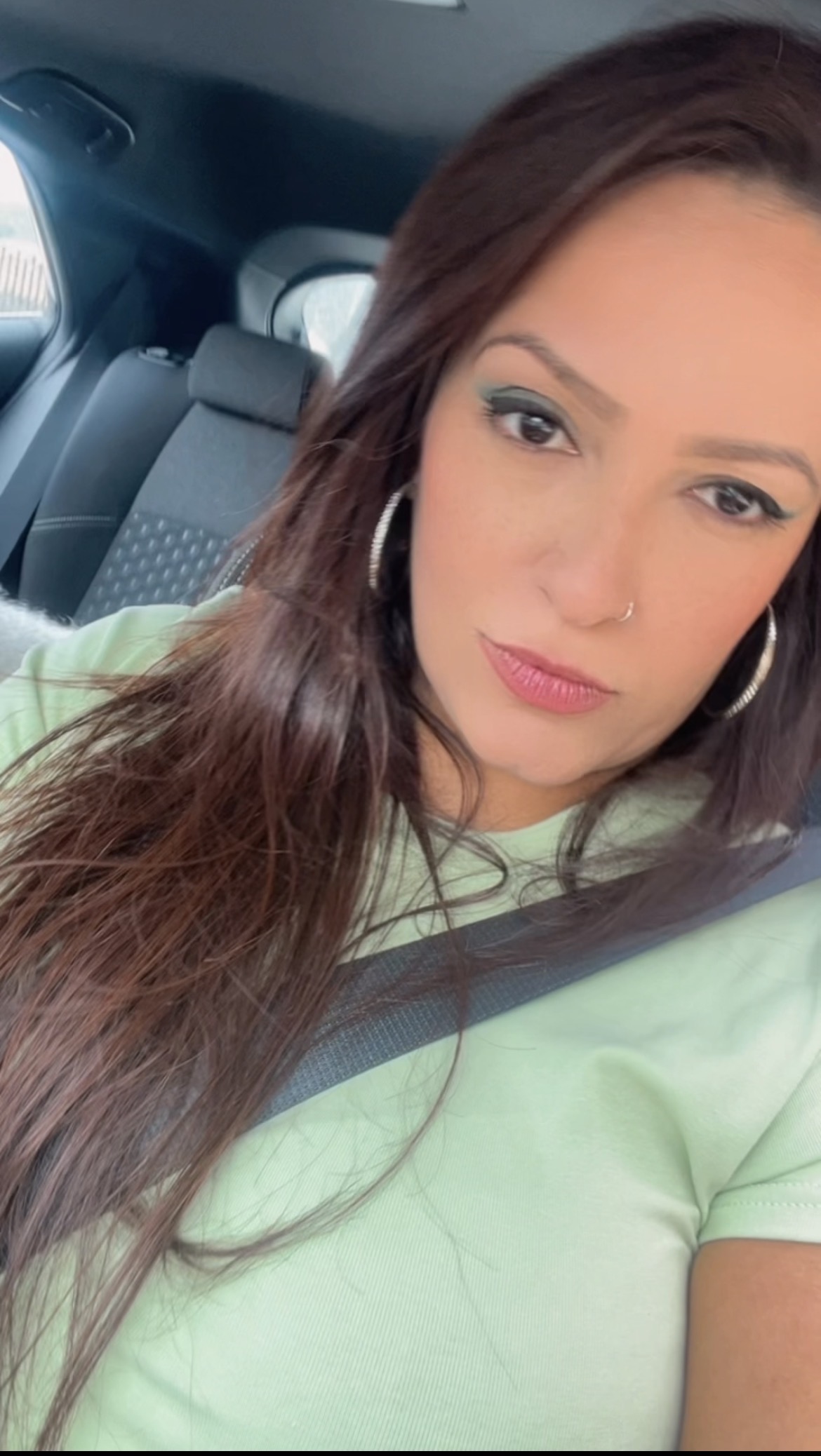 611549196 | ANNY | Chica